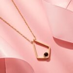 photo-projection-necklace