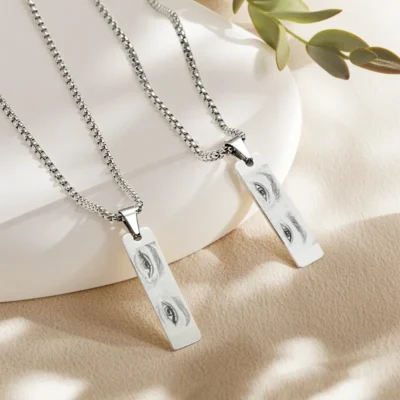 custom-eyes-photo-necklace-